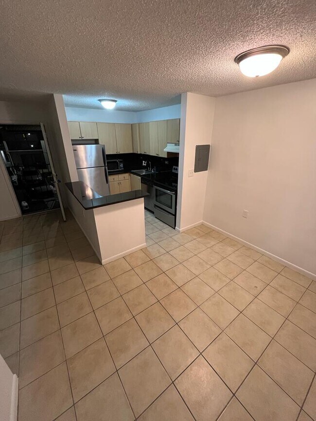 6935 NW 179th St Unit 204, Hialeah, FL 33015