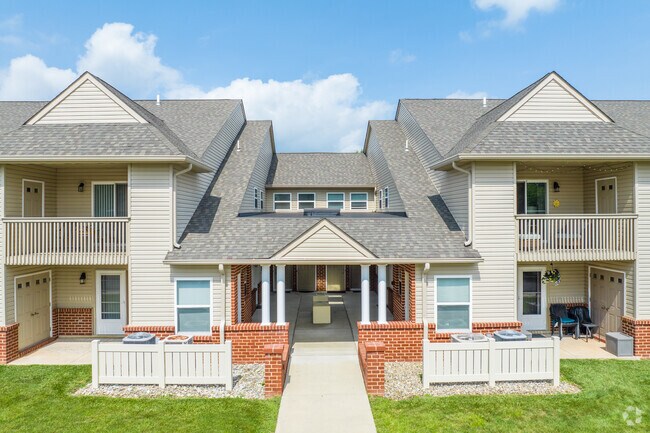 Fox Ridge Apartments Covered Courtyard