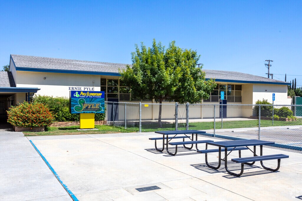 Pyle Elementary School, Rankings & Reviews