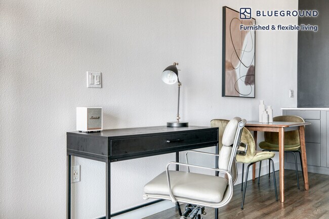 6677 W Santa Monica Blvd unit FL7-ID904, Los Angeles, CA 90038 - photo 4