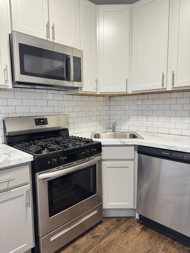 6257 N Lakewood Ave, Chicago, IL 60660