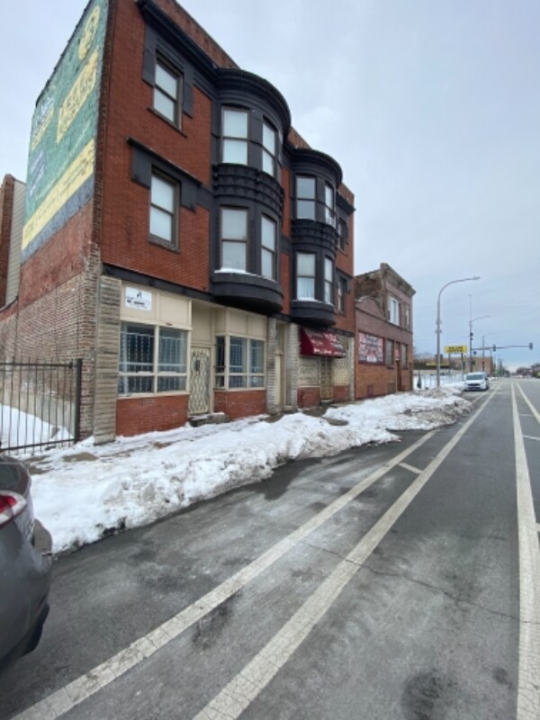 615 E Pershing Rd unit 2, Chicago, IL 60653 - photo 1