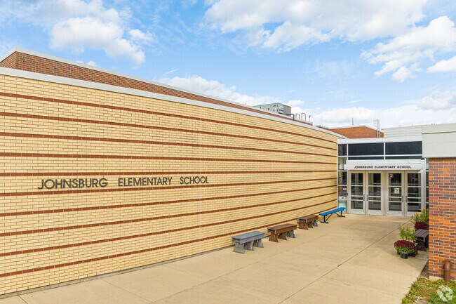 Johnsburg Elementary School is in Johnsburg School District 12.