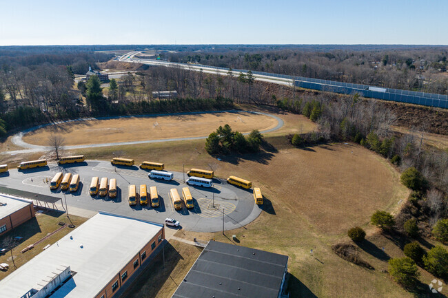 East Forsyth Middle School is an average rated school in Kernersville.