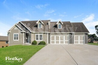 911 E 8th Cir, Kearney, MO 64060