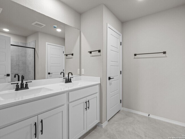 10215 Red London, San Antonio, TX 78239 - photo 6