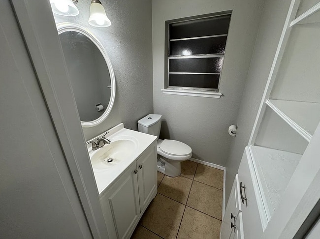 8801 Cedar Ln, Oklahoma City, OK 73110 - photo 7