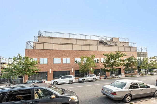 Yeshivat Darche Eres serves children from PK, K through third grade in Brooklyn.