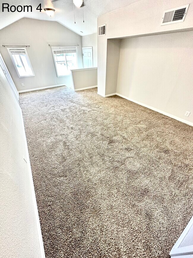 2037 Robert Way unit 4 - Upstairs right l, Sacramento, CA 95825 - photo 3