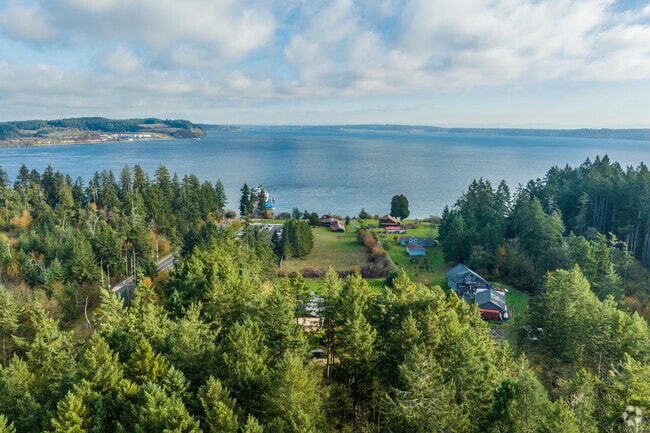 The ferry brings Anderson Island a short distance from the mainland.