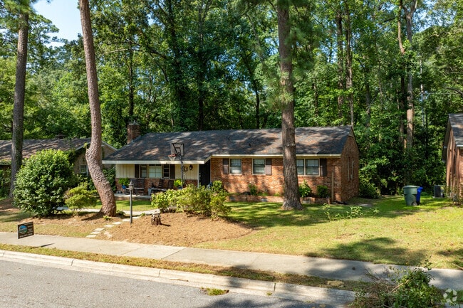 Elmhust-Englewood features a wide range of single story ranch homes.