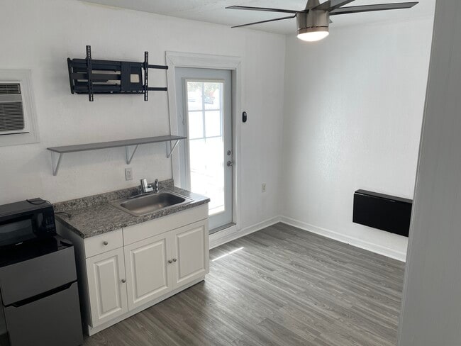 7193 17th Way N unit Studio, Saint Petersburg, FL 33702 - photo 7