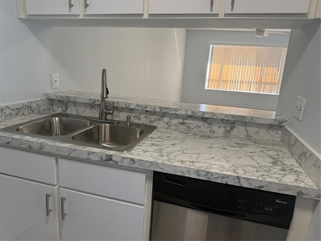 9930 Twin Lakes Dr, Coral Springs, FL 33071 - photo 3