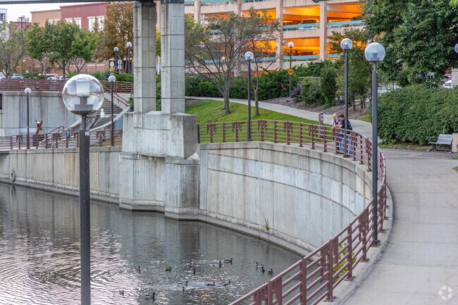 Quarry Hill West has many hidden spots where residents enjoy the scenery and quietness.