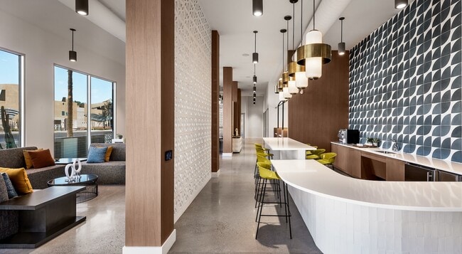 Roadrunner on McDowell, Scottsdale, AZ 85257 - photo 3