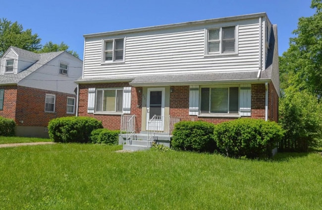 6921 Pin Oak Dr unit 2, Cincinnati, OH 45239 - photo 2