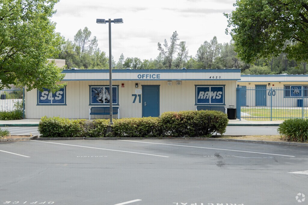 The student to teacher ratio at Shasta Lake is 19 to 1.