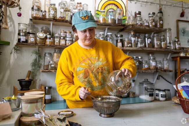 Native Apothecary provides herbal healing solutions for Kings Mills residents.