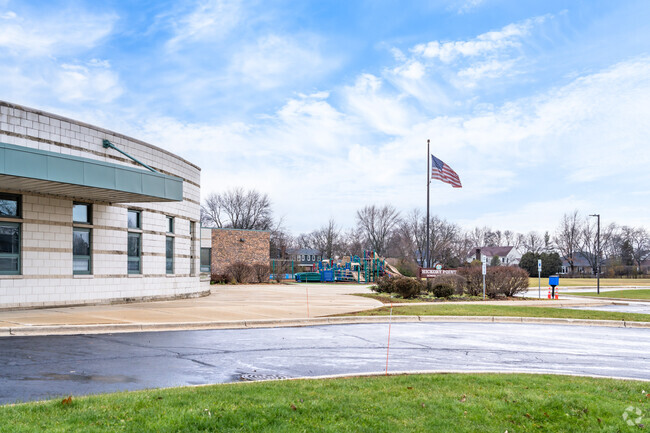 Hickory Point School has a student to teacher ratio of 13 to 1.