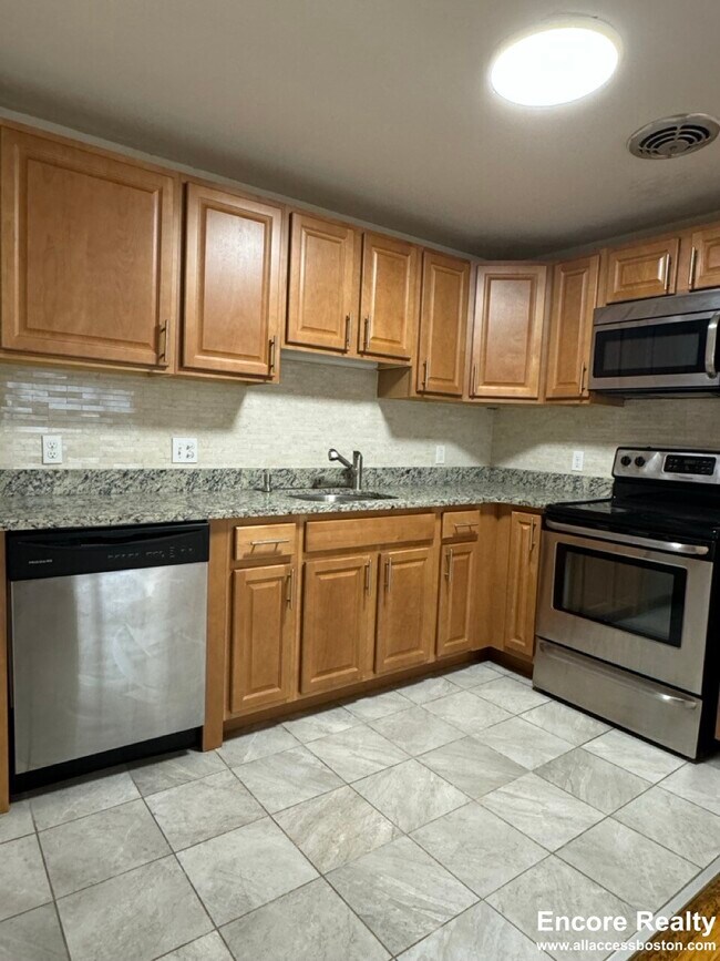 109 Babcock St Unit 2, Brookline, MA 02446