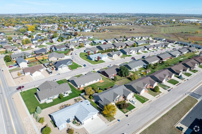 New Traditional options often list between $340,000 and $620,000.