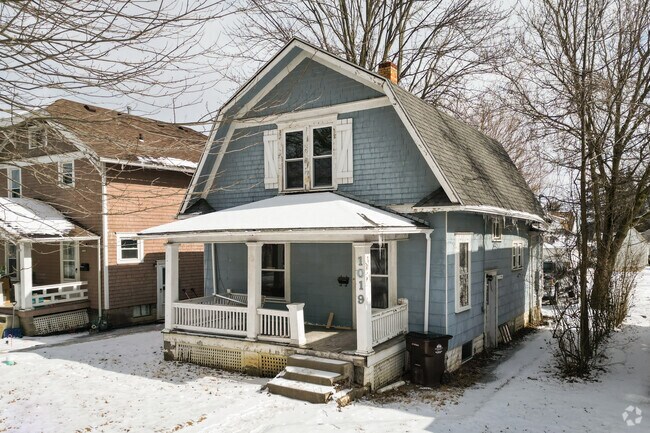 There are many housing styles in Defiance such as Dutch Colonials.