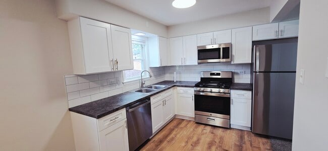 4848 W 83rd St, Burbank, IL 60459 - photo 2