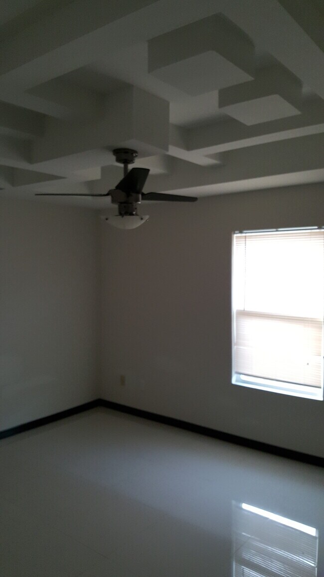 1212 White Oak Dr unit 1, Edinburg, TX 78541 - photo 5