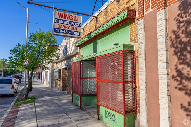 There are many fast food options like Ma Wongs Carry Out on York Rd.