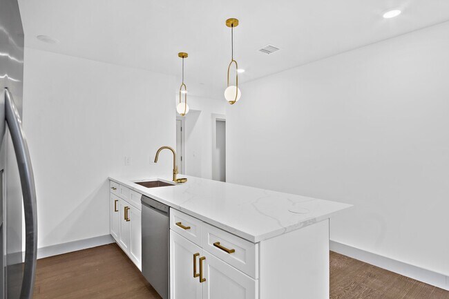 127 E Cottage St unit 5, Dorchester, MA 02125 - photo 3