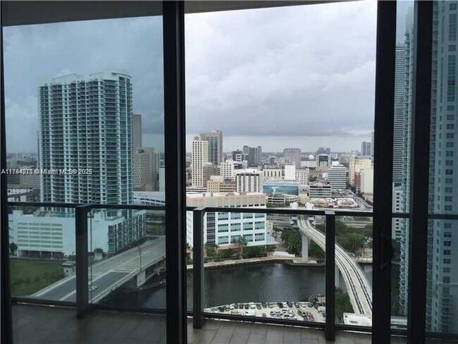 Reach Brickell City Centre unit 2211, Miami, FL 33131 - photo 4