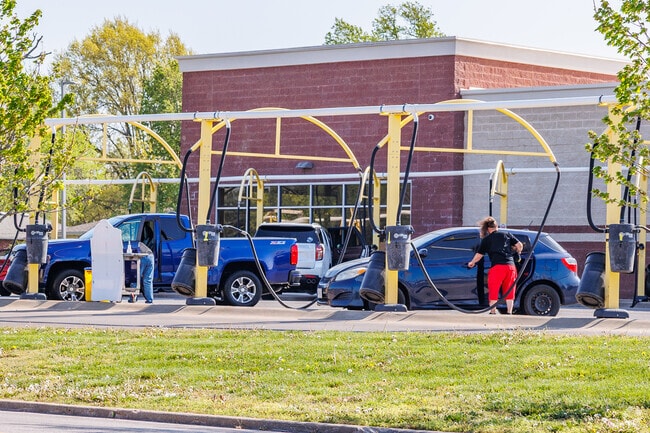 32nd Street offers a variety of businesses convenient to Park Plaza residents.