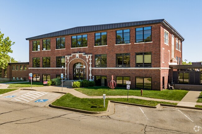 The De Soto Arts Council was established to encourage and promote art with the surrounding area.