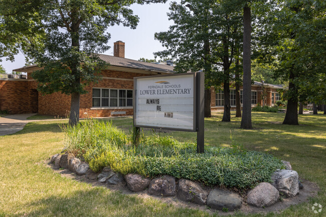 Front signage at Ferndale Lower Elementary School in Oak Park.