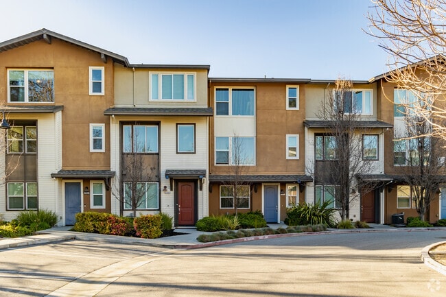 Townhomes in Mont Loma can range from $850,000 to $1.8 million.