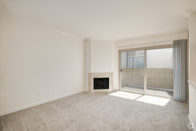 2BR, 2BA - 1,000SF - Living Room