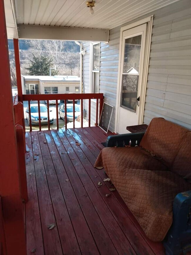 619 Cove Rd, Weirton, WV 26062 - photo 5