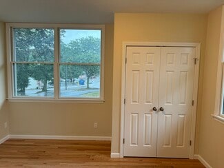 100 Lowell St Unit 5, Peabody, MA 01960
