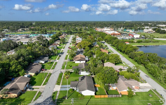 South Daytona offers acres of green space between its homes and scenery,