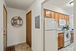 650 York Creek Dr NW, Comstock Park, MI 49321