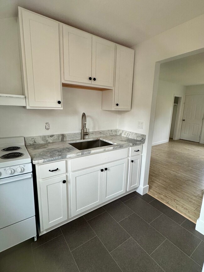 100 Main St unit Carriage House, Ivoryton, CT 06442 - photo 3