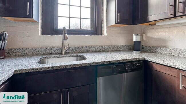 121 S Fremont Ave unit 204, Baltimore, MD 21201 - photo 5