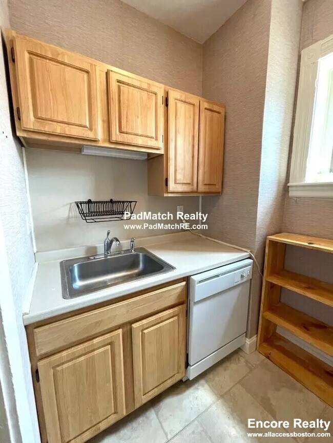 109 St Paul St unit D, Brookline, MA 02446 - photo 2