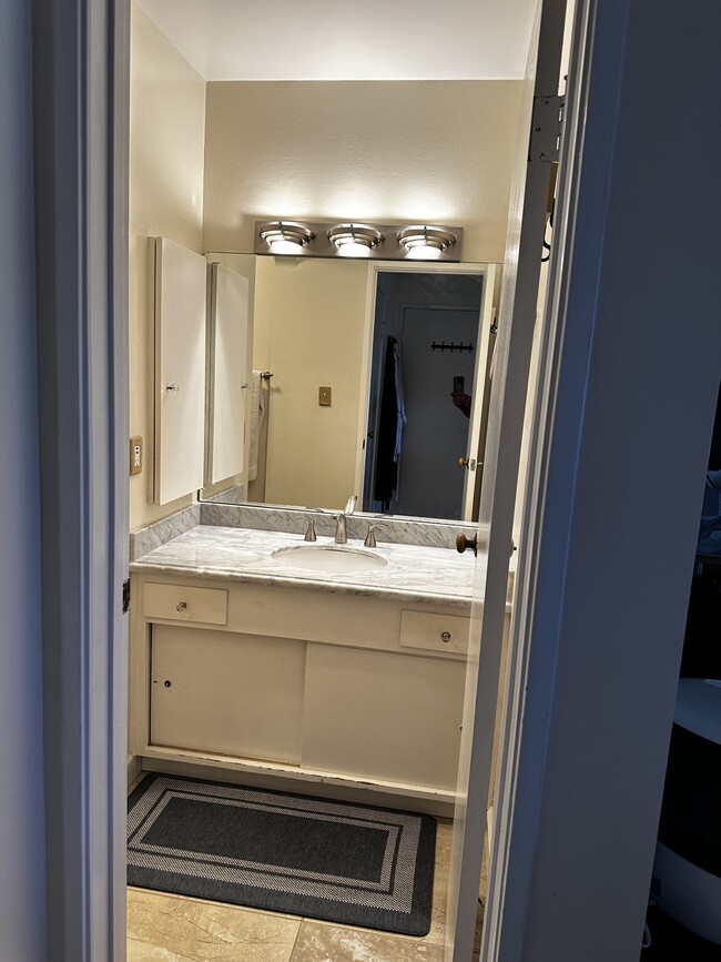 932 Peninsula Ave unit 932 peninsula ave ap, San Mateo, CA 94401 - photo 2