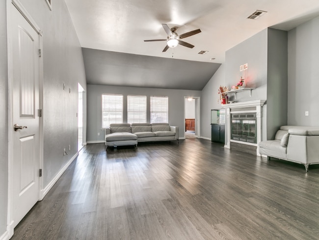 1112 Bryan Dr, Moore, OK 73160 - photo 6