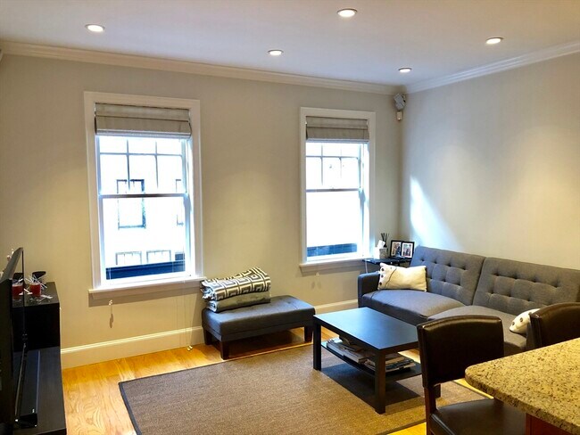 11 Anderson St unit 2, Boston, MA 02114 - photo 2