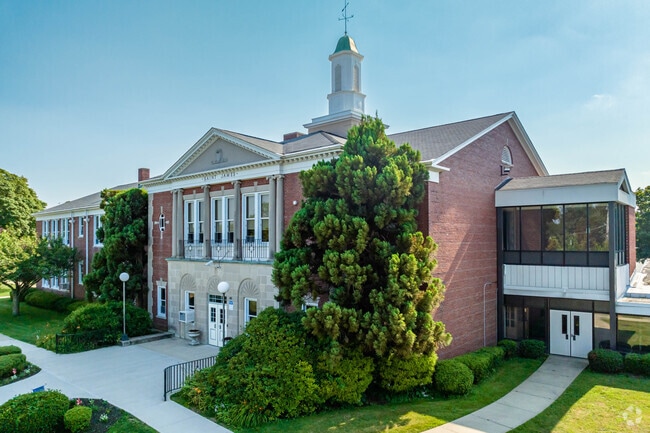 Younger students in Nissequogue attend Saint James Elementary School.