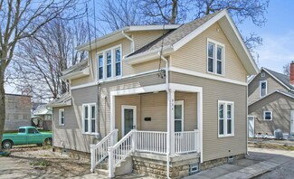 904 Zeeland Ct NE, Grand Rapids, MI 49503