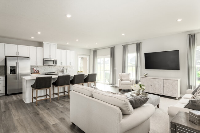 2166 Owen Cir, Beavercreek, OH 45434 - photo 5