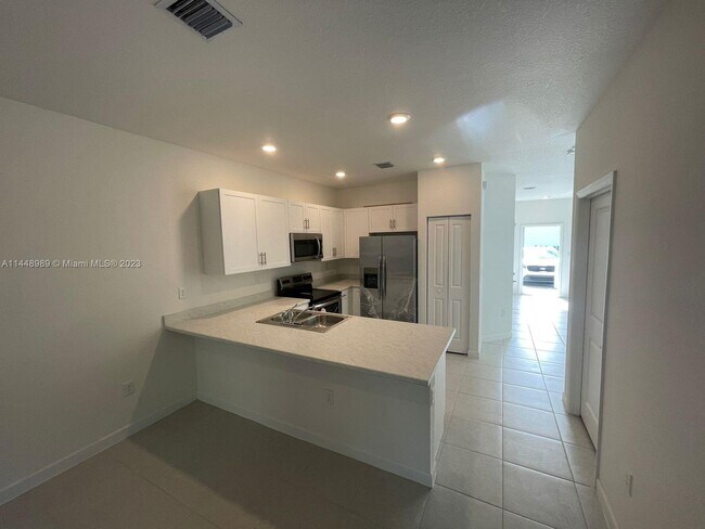 28712 SW 134th Ct, Homestead, FL 33033 - photo 7